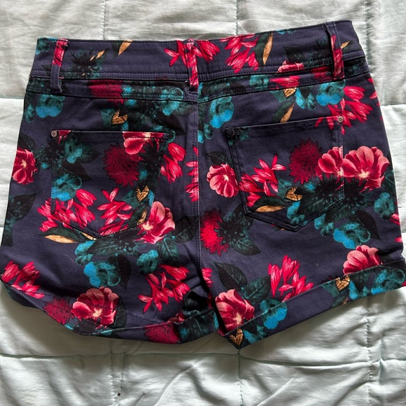 Twik floral shorts - Picture 3 of 3